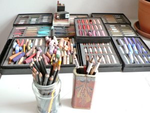 I love drawing in graphite, carbon and painting portraits in soft pastels. This is my drawing gear.