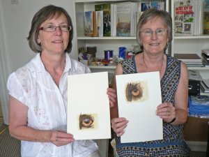 After a brief eye demo by me Pam and Mary knocked out these two fab eyes:)