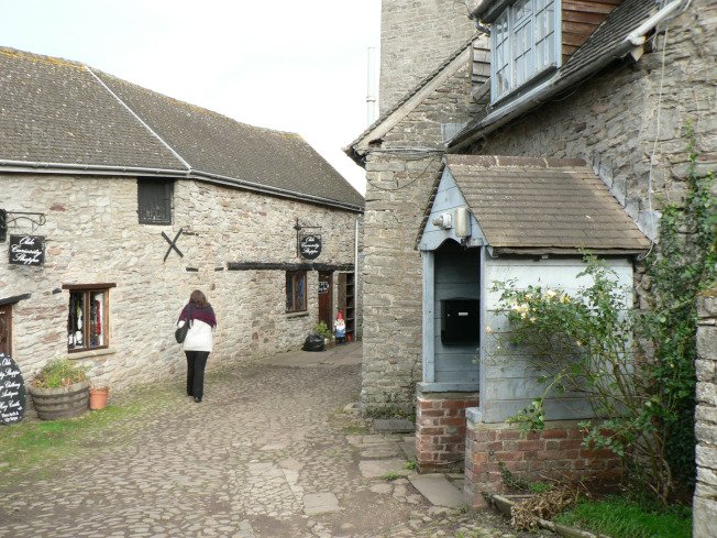 One of the many higgledy-piggledy courts and corners that you find in hay - it was put together before town planners existed and is all the more charming for it I think.
